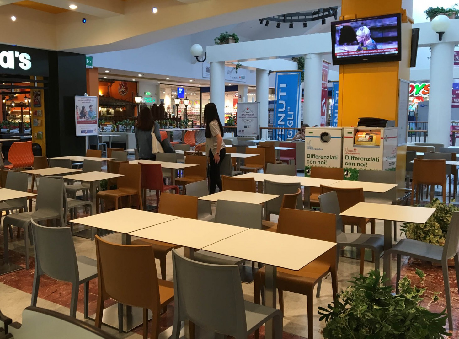 Food Court I Gigli Shopping Mall, Florence Italy